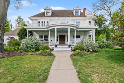 /international/us/208-w-prospect-street-marshall-mi-110108119706/
