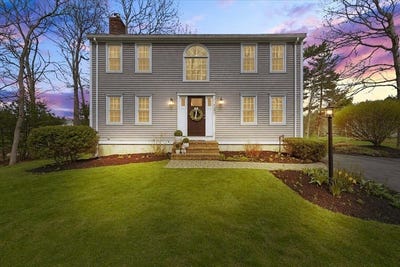 /international/us/748-locust-st-raynham-ma-110107477611/