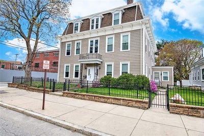 /international/us/159-earle-street-woonsocket-ri-110107487658/