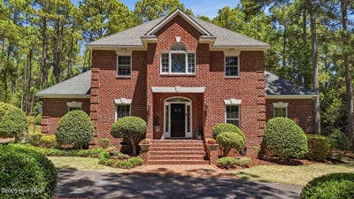/international/us/216-plantation-drive-southern-pines-nc-110108493298/