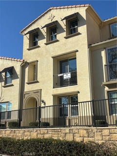 /international/us/421-camino-ruiz-camarillo-ca-110109470652/