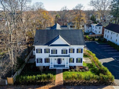 /international/us/136-locust-street-dover-nh-110106533999/