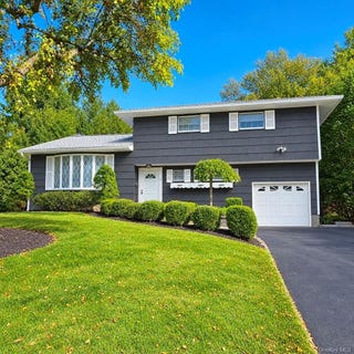 /international/us/34-radcliff-drive-new-city-ny-110120483643/