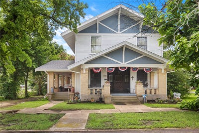 /international/us/300-hickory-street-honey-grove-tx-110109007461/