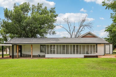 /international/us/755-e-bellville-st-giddings-tx-110100764496/