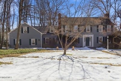 /international/us/27-wexford-road-delmar-ny-110106330703/