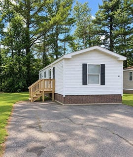 /international/us/63-village-green-road-waterville-me-110120691419/