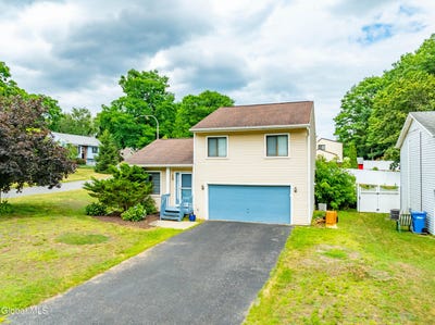 /international/us/15-w-meadow-drive-albany-ny-110100809062/?lang=en