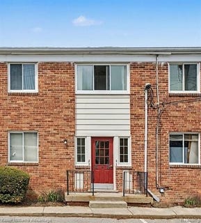 /international/us/32718-grand-river-avenue-farmington-mi-110107633666/