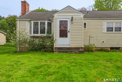 /international/us/201-cherry-hill-drive-newington-ct-110107755181/