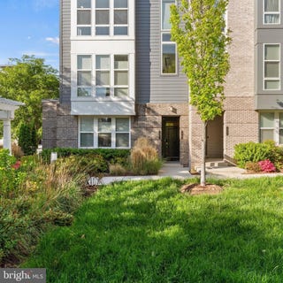 /international/us/13385-launders-street-herndon-va-110107693053/