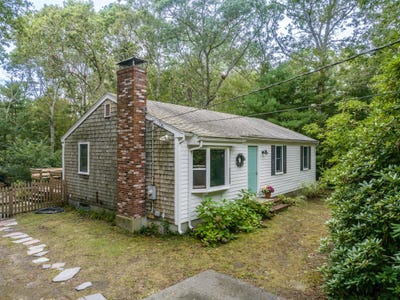 /international/us/666-boxberry-hill-road-hatchville-ma-110119945386/