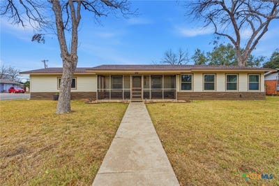 /international/us/811-nixon-street-lockhart-tx-110105023306/