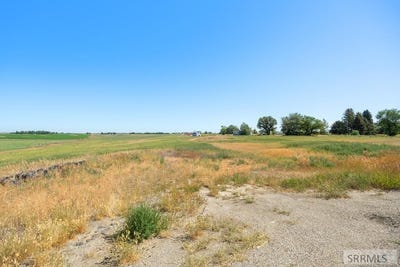 /international/us/6114-w-33-s-idaho-falls-id-110097810407/