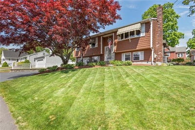 /international/us/11-bourassa-avenue-woonsocket-ri-110108475964/