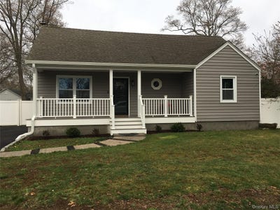 /international/us/161-magnolia-drive-mastic-beach-ny-110107437924/