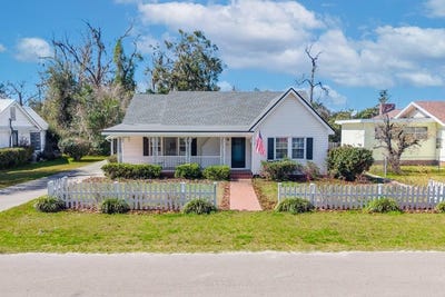 /international/us/211-se-2nd-st-trenton-fl-110106061223/