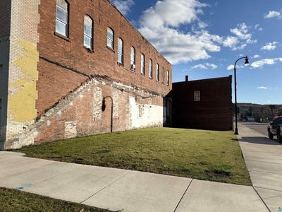 /international/us/100-main-st-s-mellen-wi-110103203019/