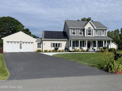 /international/us/85-trinity-place-bethlehem-ny-110100586833/