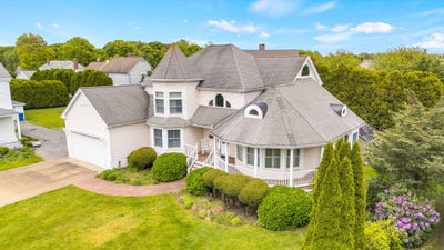 /international/us/276-shore-street-falmouth-ma-110105274866/