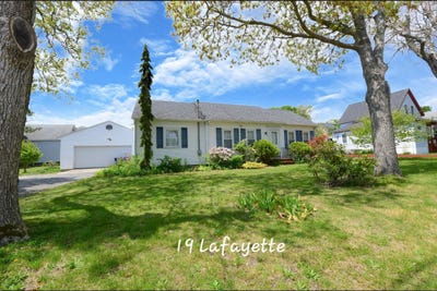 /international/us/19-lafayette-avenue-buzzards-bay-ma-110108472684/