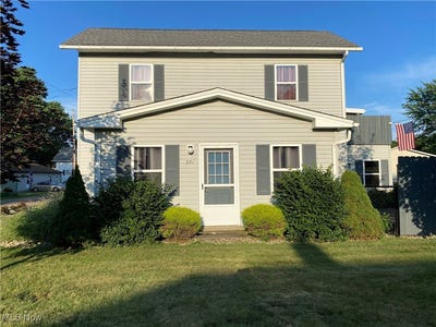 /international/us/231-4th-street-se-new-philadelphia-oh-110100833478/