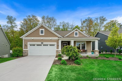 /international/us/2062-flowering-drive-hudsonville-mi-110107985174/