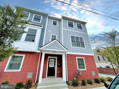 /international/us/307-charles-street-fredericksburg-va-110107929083/