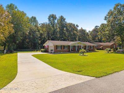 /international/us/361-country-club-road-whiteville-nc-110120458833/