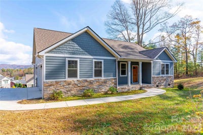 /international/us/2637-bowden-lane-hendersonville-nc-110095567818/