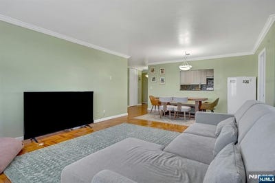 /international/us/2000-linwood-avenue-fort-lee-nj-110108627264/