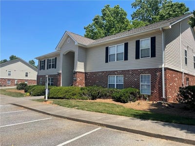 /international/us/1920-crest-hollow-drive-winston-salem-nc-110108175683/