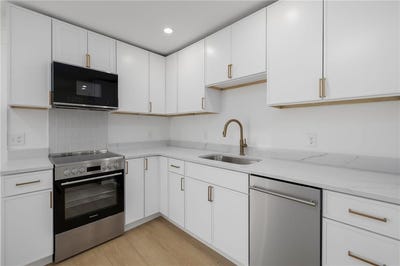 /international/us/02-melrose-street-east-greenwich-ri-110108412100/