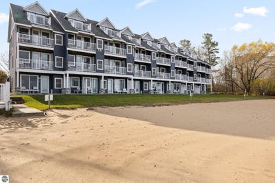 /international/us/2305-n-us31-traverse-city-mi-110098612609/