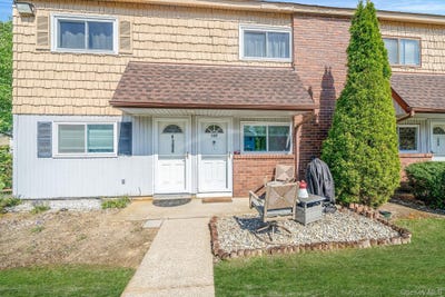 /international/us/197-n-pointe-circle-coram-ny-110107844778/