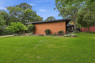 /international/us/711-ector-street-denton-tx-110108097716/