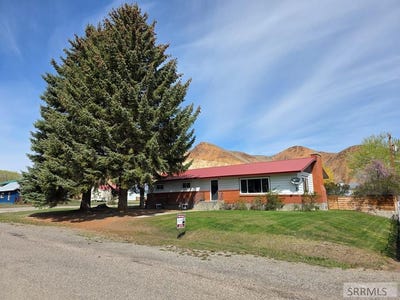 /international/us/410-e-butte-avenue-challis-id-110107441119/