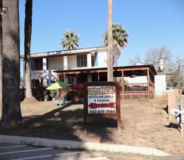/international/us/101-petry-pl-carrizo-springs-tx-110120685708/