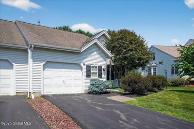/international/us/13-hyland-circle-troy-ny-110100768042/