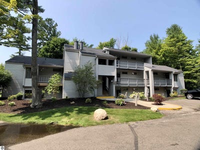 /international/us/5631-creeks-crossing-williamsburg-mi-110100242807/