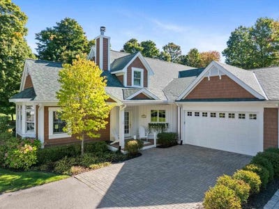 /international/us/818-fairways-harbor-springs-mi-110120487416/