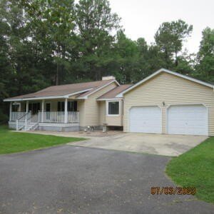 /international/us/302-summerset-lane-summerville-sc-110106471300/