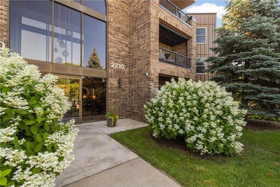 /international/us/2210-midland-grove-road-roseville-mn-110098083349/