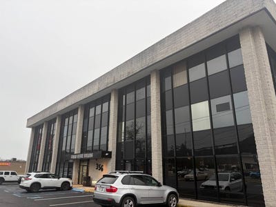 /international/us/356-middle-country-rd-coram-ny-110104213842/