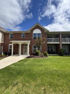 /international/us/22059-aberdeen-drive-macomb-mi-110100373163/