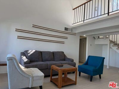 /international/us/18350-hatteras-st-tarzana-ca-110104976244/