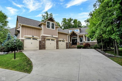 /international/us/16893-oak-manor-drive-westfield-in-110108448727/
