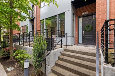 /international/us/1728-nw-riverscape-st-portland-or-110108505739/