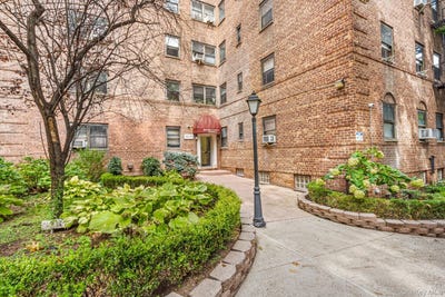 /international/us/102-55-67th-road-queens-ny-110106974507/