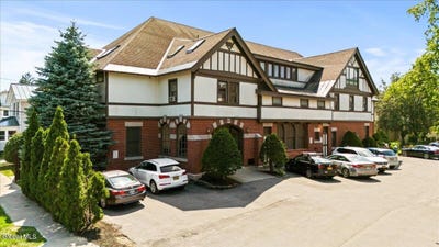/international/us/37-clark-street-saratoga-springs-ny-110105085258/
